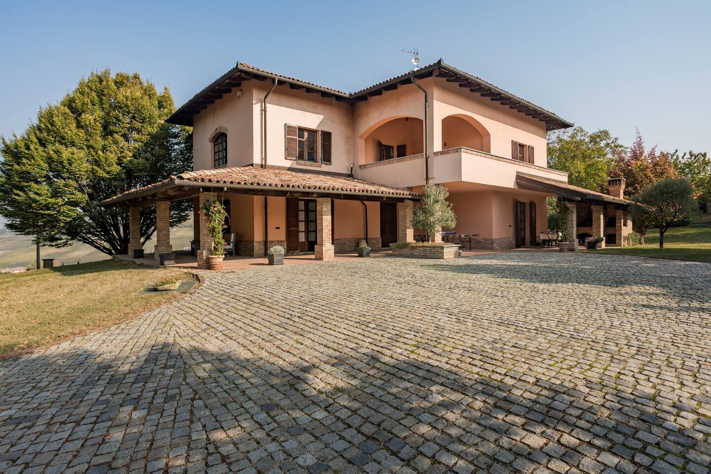 Eine Woche Ferien in der Villa Casa Luna, San Marzano Oliveto, gesponsert von Franziska Peier, JCI Olten im Wert von CHF 2000.-